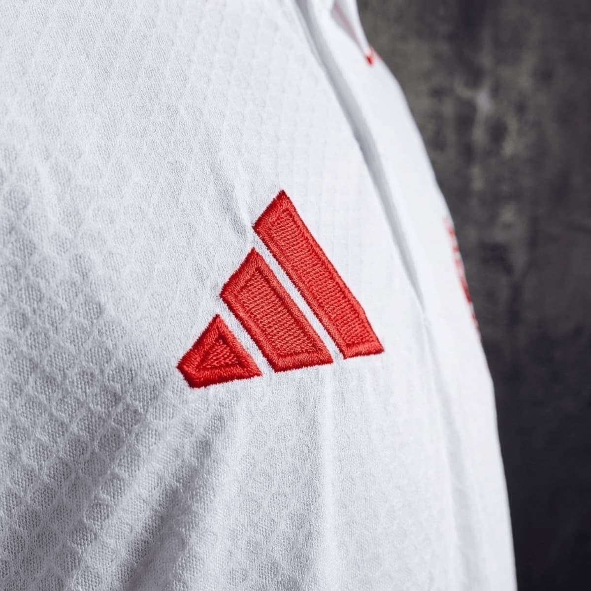 Zadnja strana: 2025/26 Bayern Munich Training White Polo S-XXL
