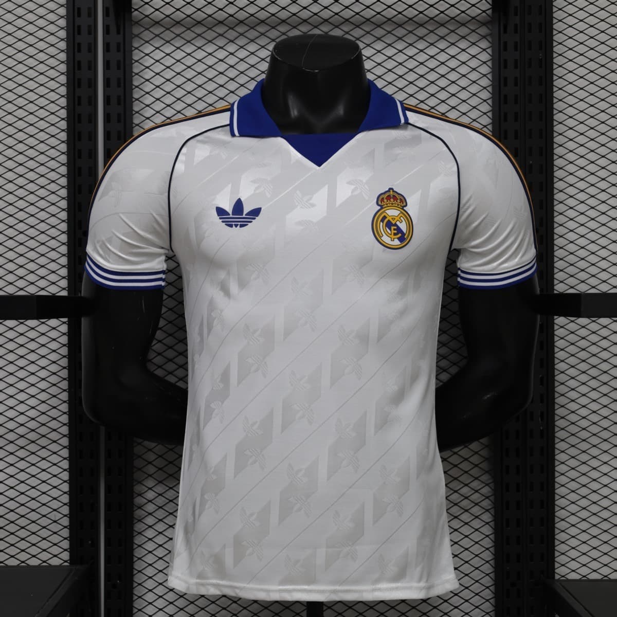 Zadnja strana: 2026 Real Madrid Vintage Style jersey Player Version S-3XL