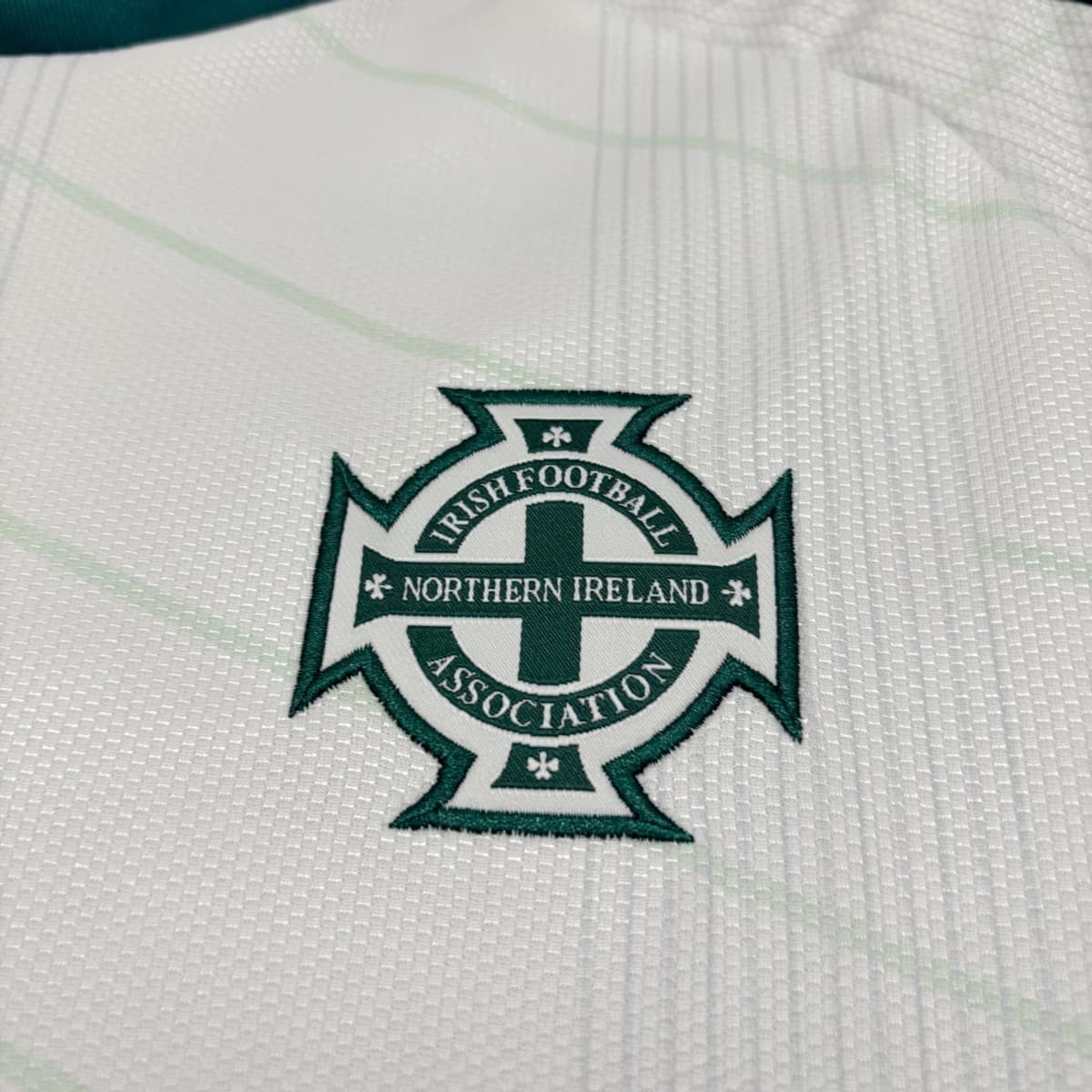 Zadnja strana: 2026 Northern Ireland Away Jersey S-4XL