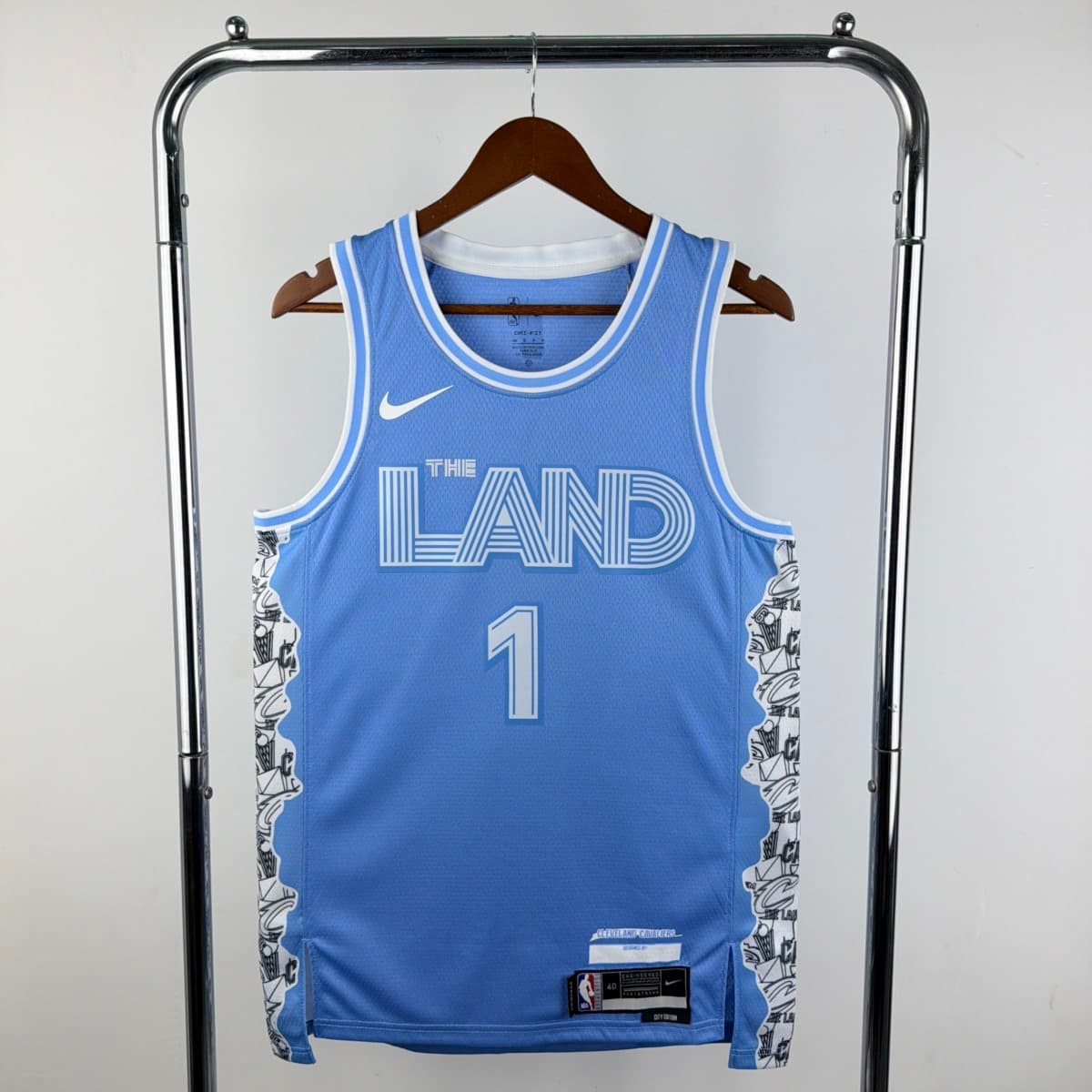 Zadnja strana: 2025 Cleverland Cavaliers Round Neck Blue City Edition Jersey HARDEN#1 S-XXL