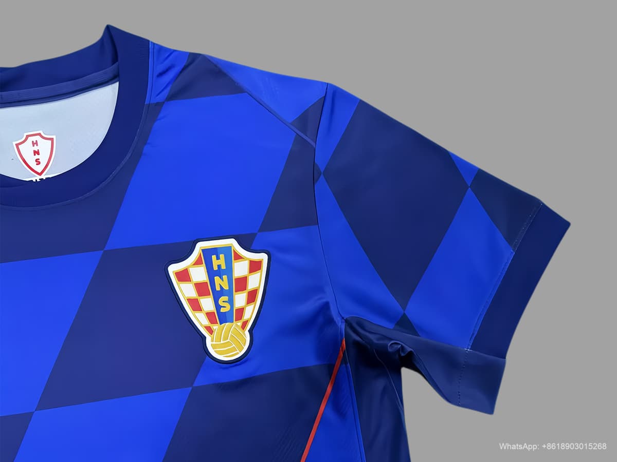 Zadnja strana: 2024 Croatia away soccer jersey