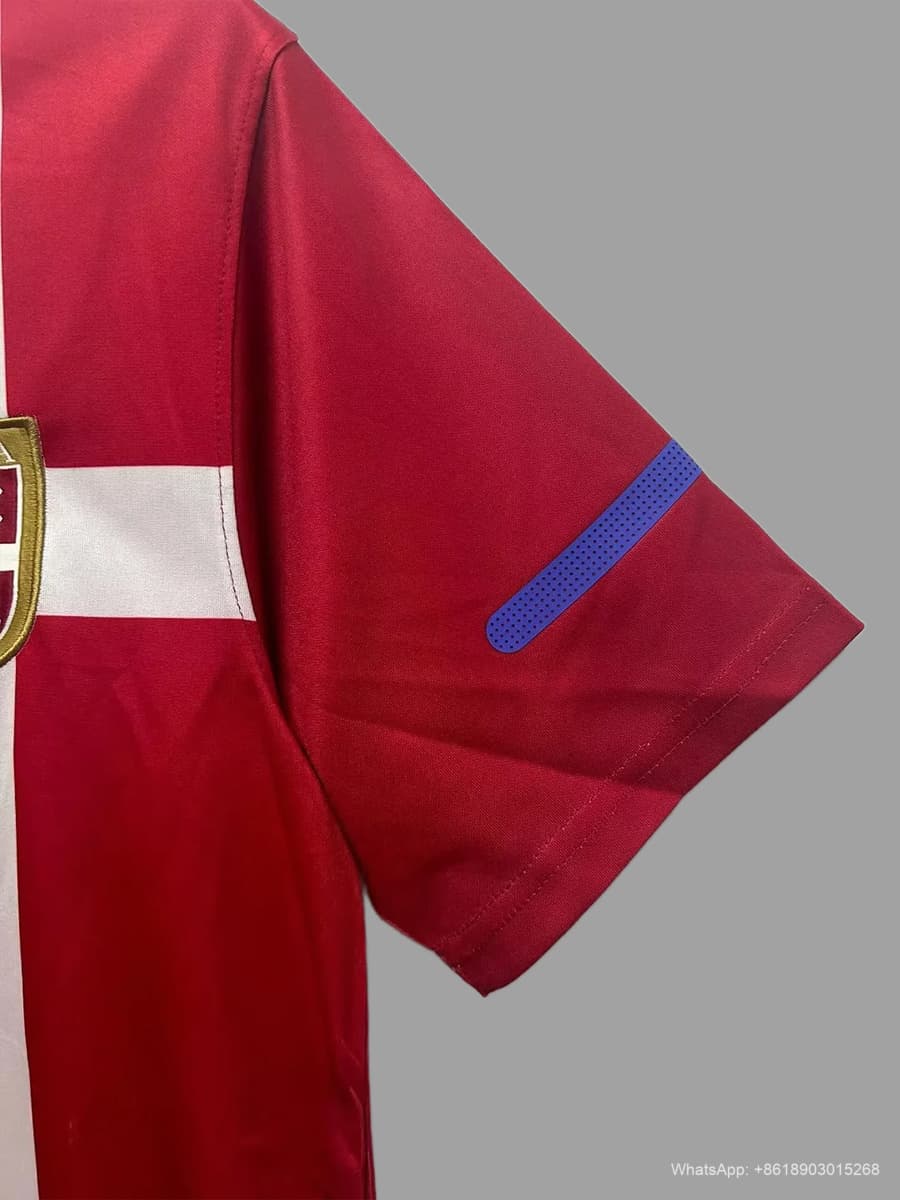 Zadnja strana: 2010 Serbia Home Retro Soccer jersey